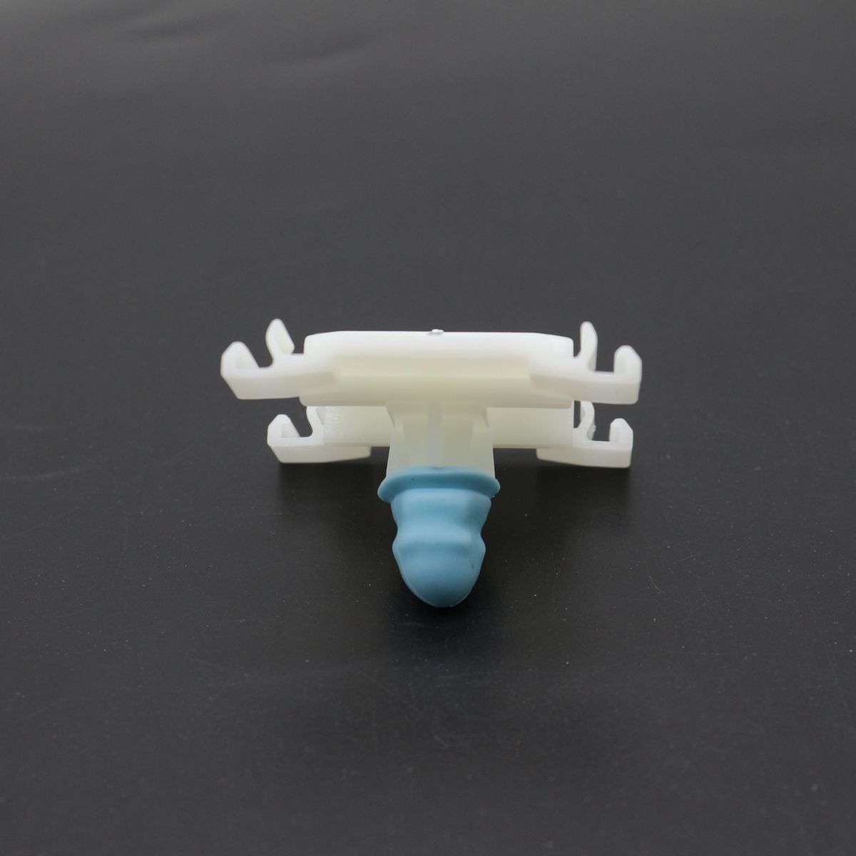 10-piece pack suitable for Volkswagen and for Audi 1H0-853-585-B door mold clamps with blue rubber grommets.