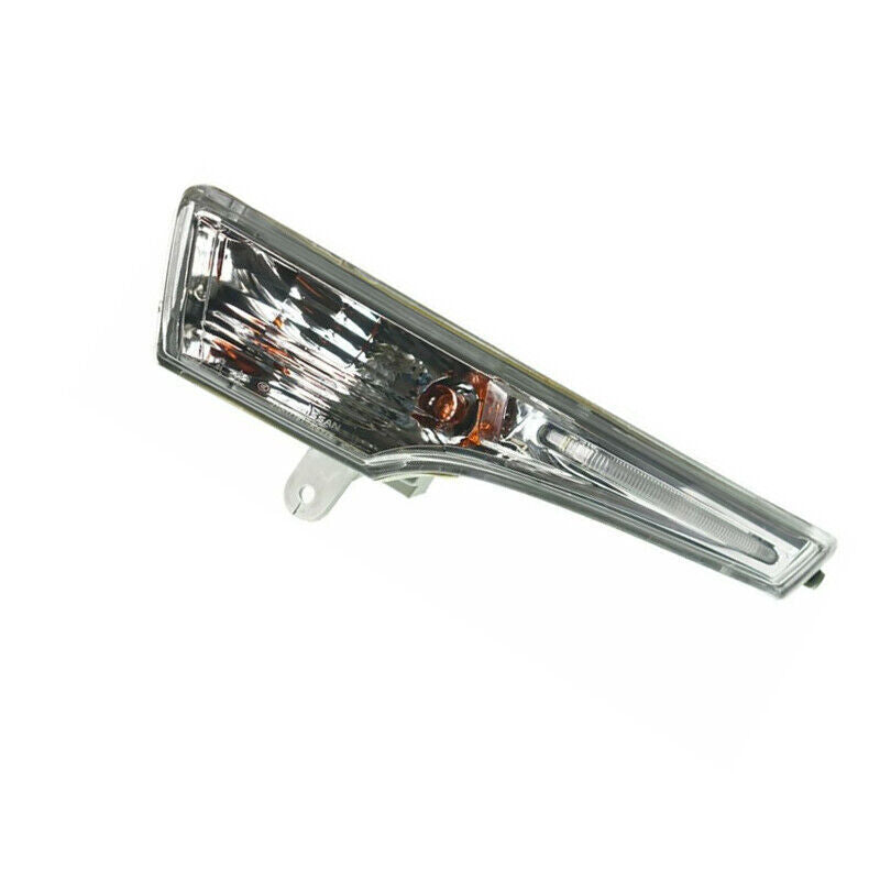 Left and right turn signals with plastic lenses suitable for Nissan Altima 2013-2014-2016.