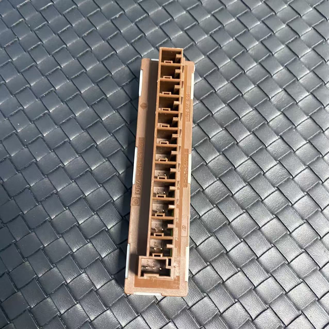 for Mercedes-Benz C W204 09-14 Distributor Block