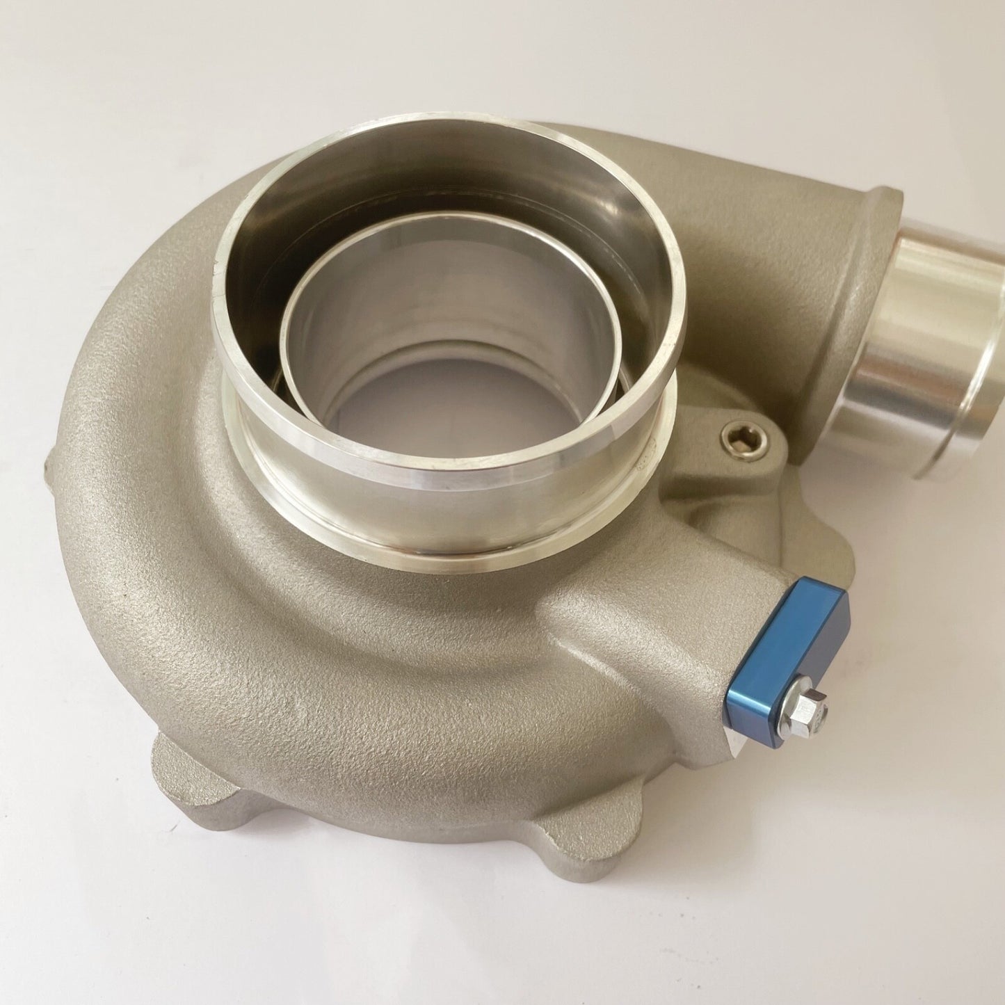 The G30-660 turbo compressor housing is suitable for 54.34/67.4 mm compressor wheels.