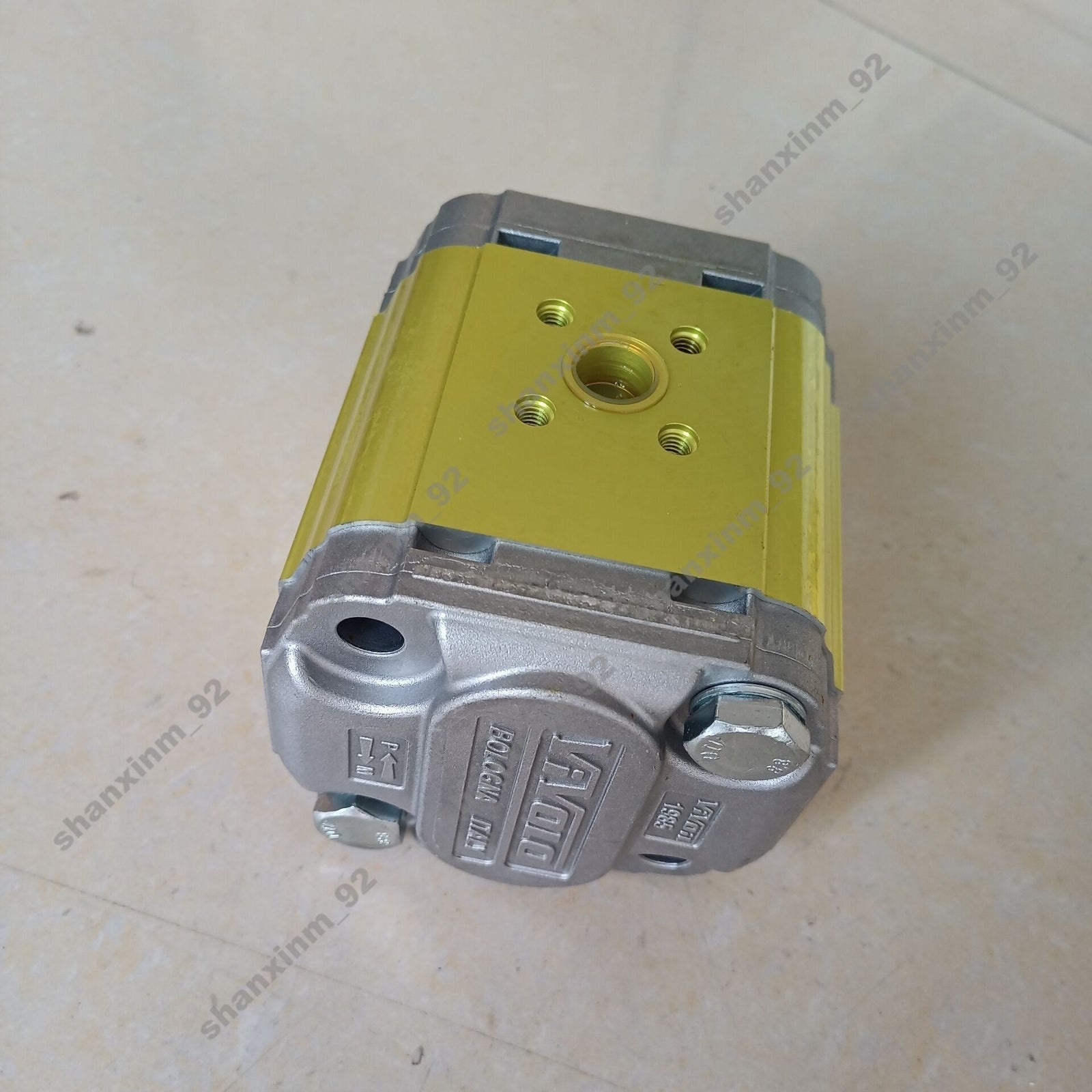 Gear Pump 05813227 for Bomag Vibratory Roller BW217D BW211D-40