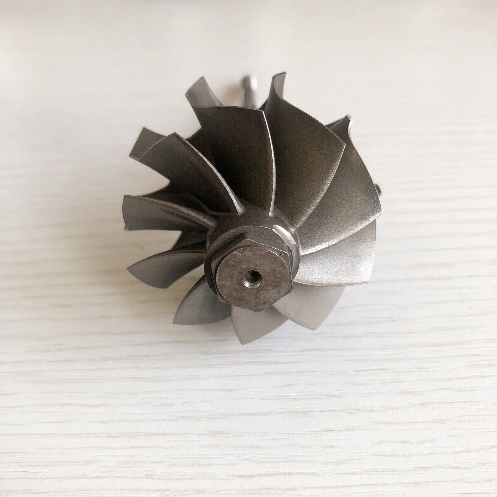GT2835R 51.80/56.55 mm 10-blade ball bearing turbine shaft/turbine wheel