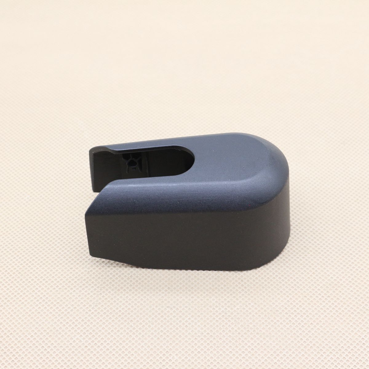 Rear window windshield wiper arm nut cap 31699909 is suitable for Volvo V90, XC40, and XC90.