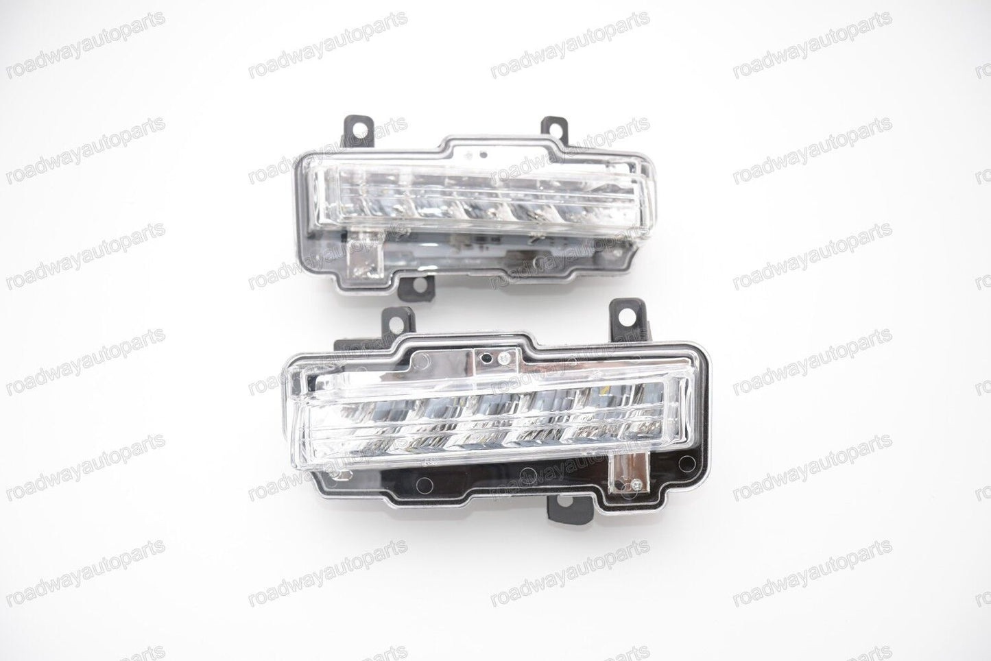 1Pair Driving LED Fog Light Daytime Running Lamp for Mitsubishi Pajero 2015-2016