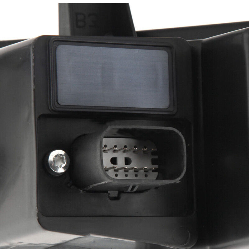 Applicable to 2013-2016 for Lincoln MKZ LED front fog lights with turn signals on the right side.