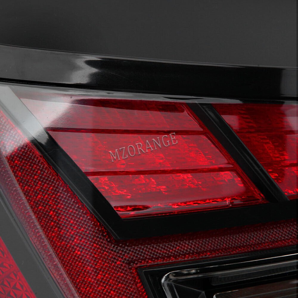 Applicable to for Hyundai for Elantra 2021-2022 2X left and right LED taillights and brake lights on the outer edge.